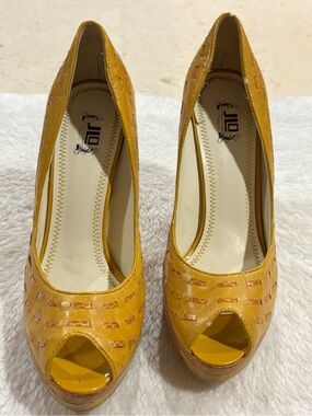 Jennifer Lopez Mustard Yellow Peep-Toe Platform Pumps
